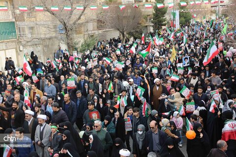 راهپیمایی پرشور مردم قم در روز 22 بهمن