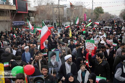 راهپیمایی پرشور مردم قم در روز 22 بهمن