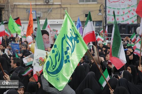 راهپیمایی پرشور مردم قم در روز 22 بهمن