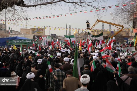 راهپیمایی پرشور مردم قم در روز 22 بهمن