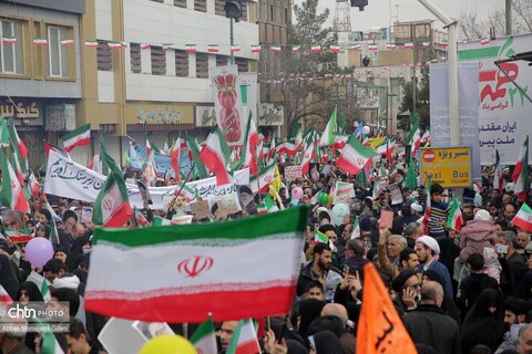 راهپیمایی پرشور مردم قم در روز 22 بهمن