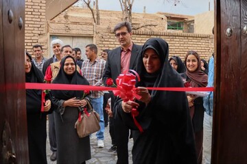 اقامتگاه بوم‌گردی زمزم در مهریز با حضور مشاور وزیر افتتاح شد
