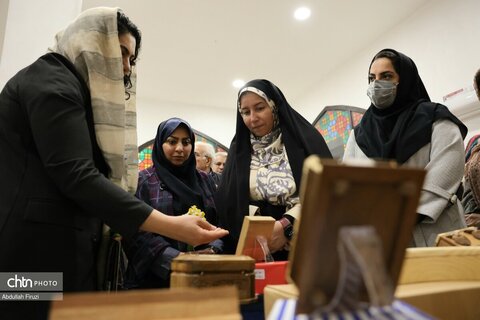 اختتامیه نمایشگاه آثار منتخب هشتمین دوره داوری مهر اصالت ملی صنایع‌دستی استان فارس 