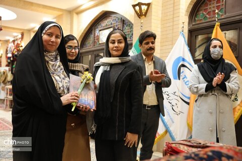 اختتامیه نمایشگاه آثار منتخب هشتمین دوره داوری مهر اصالت ملی صنایع‌دستی استان فارس 