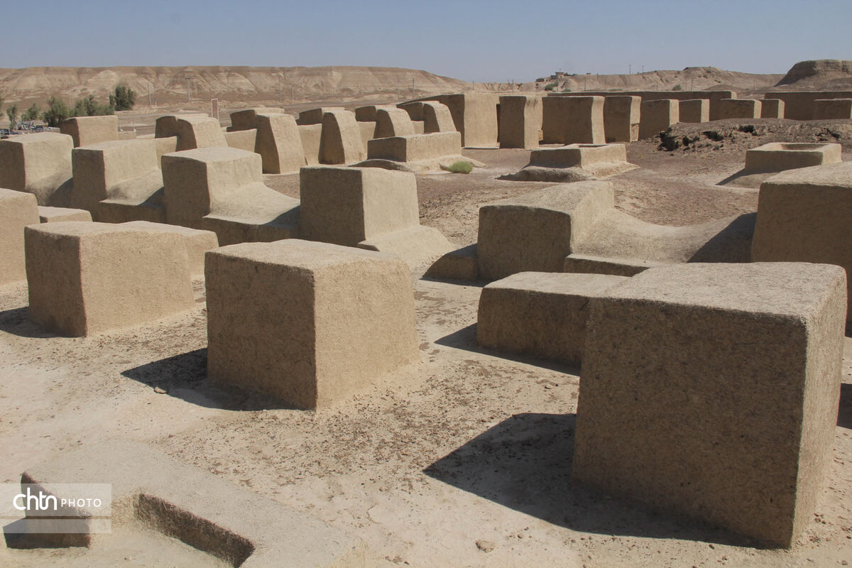 دهانه غلامان، تنها شهر خشت و گلی دوره هخامنشیان