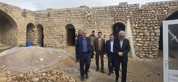 بازدید معاون اقتصادی استاندار لرستان از کاروانسرای تاریخی گوشه شهنشاه