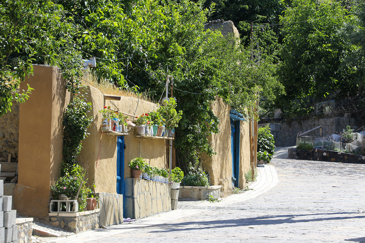 عنبران؛ تلاقی طبیعت کوهستانی و هنر ماندگار گلیم