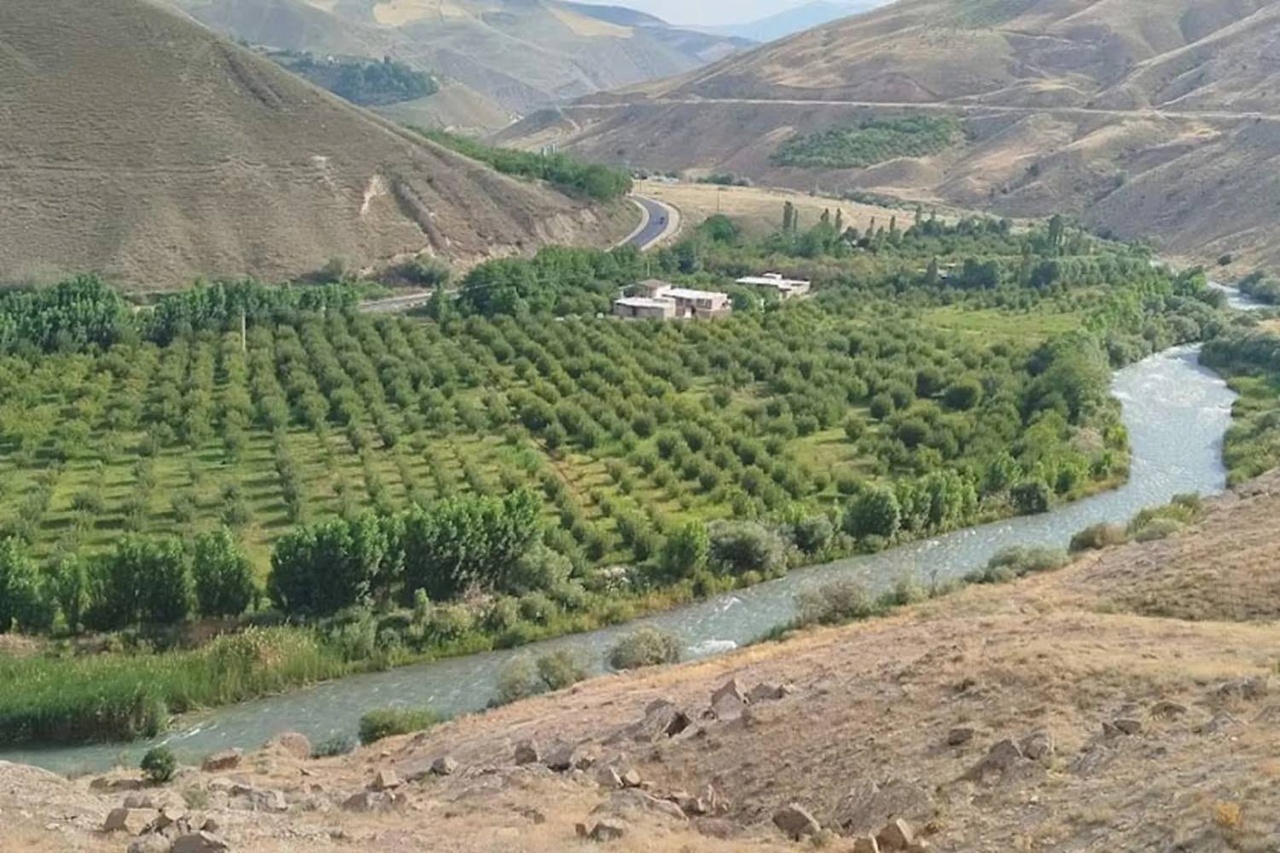 گشتی در قلب روستاهای گردشگری آذربایجان غربی، از تپه تاریخی حسنلو تا باغهای باغچهجوق