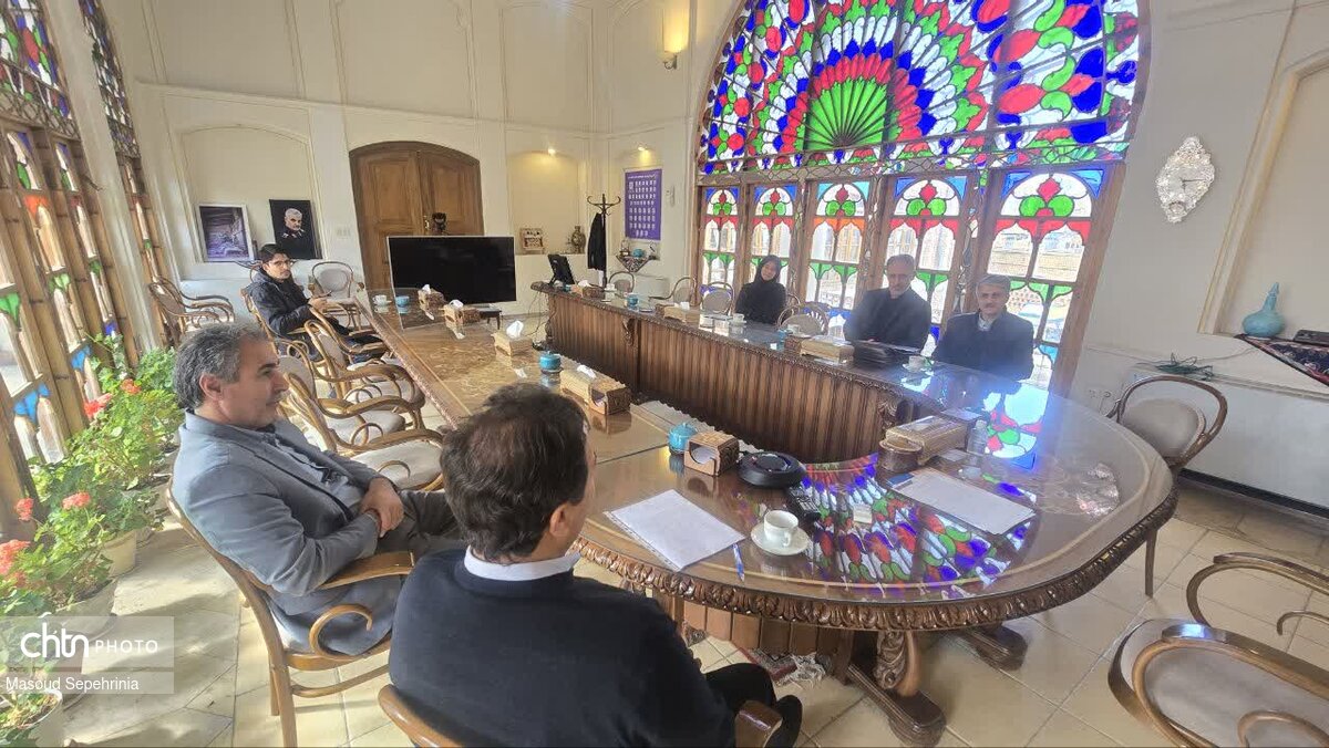 دیدار رئیس انجمن نگارگری با مدیرکل میراث فرهنگی استان آذربایجان شرقی