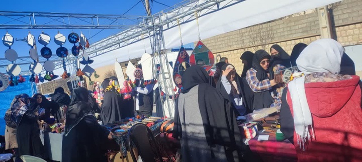 برگزاری نمایشگاه صنایع‌دستی به مناسبت شهدای زمین فوتبال در چوار ایلام