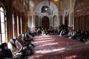 بازدید دانش‌آموزان قزوین از بنای تاریخی حسینیه امینی‌ها