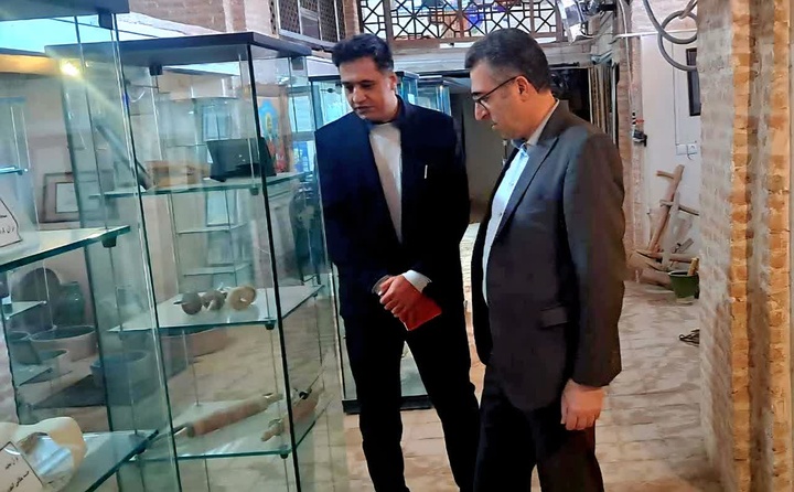 بازدید فرماندار فراهان از موزه و تکیه تاریخی فرمهین