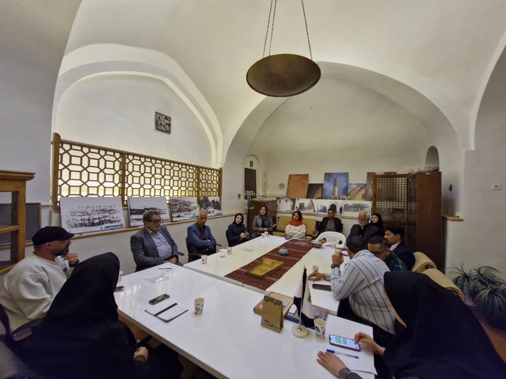 نشست هم‌اندیشی با راهنمایان گردشگری و دفاتر خدمات مسافرتی شهرستان سمنان ویژه نوروز ۱۴۰۵ برگزار شد/ معرفی ظرفیت‌های سمنان و توسعه پایدار