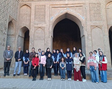 برگزاری کارگاه آموزشی عکاسی معماری برای دانش‌آموزان قرچکی در بنای تاریخی ورامین