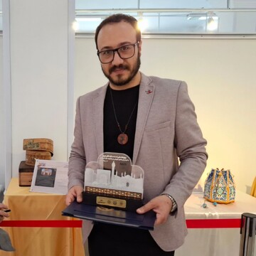 دسترسی محدود به بازارهای صادراتی از بزرگترین مشکلات هنرمندان چرم دست‌دوز است