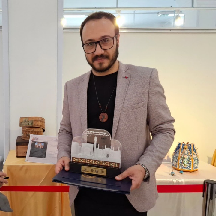 دسترسی محدود به بازارهای صادراتی از بزرگترین مشکلات هنرمندان چرم دست‌دوز است