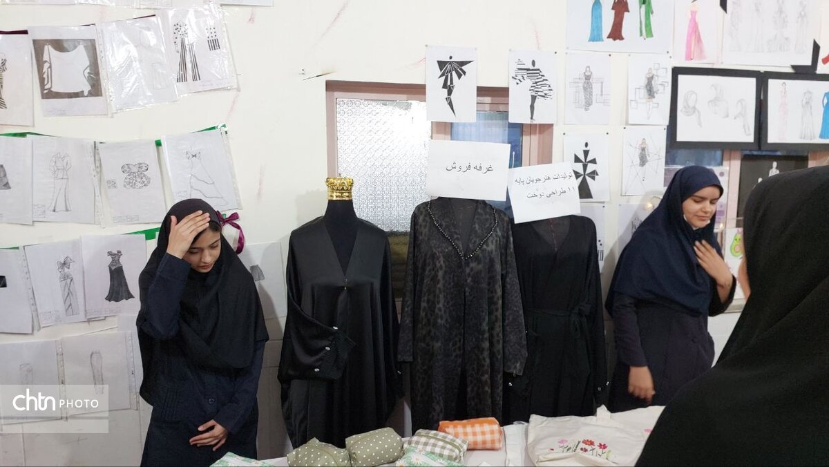 نمایشگاه صنایعدستی هنرجویان هنرستان طوبی باحضور فرماندار حمیدیه گشایش یافت