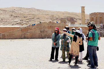 راهنمایان گردشگری؛ معماران روایت ملی در میدان دیپلماسی عمومی/ روایت، هویت، توسعه؛ سه‌ضلعی راهبردی در کارنامه راهنمایان گردشگری ایران