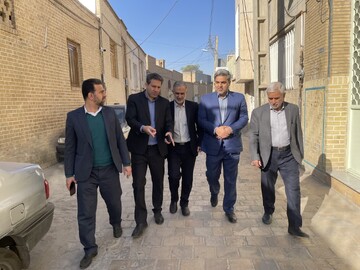 بازدید رئیس و اعضای شورای شهر قم از اماکن تاریخی و مخزن اشیای فرهنگی استان