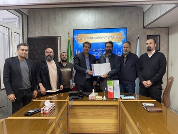 امضای تفاهم‌نامه همکاری میان اداره‌کل میراث فرهنگی قم و انجمن صنفی کارگری زیورآلات سنتی و صنایع‌دستی استان