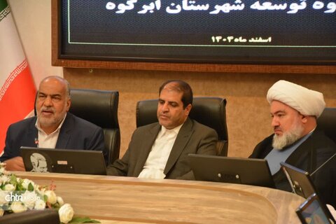 نشست کارگروه توسعه شهرستان ابرکوه با تأکید بر گردشگری و لجستیک پایدار