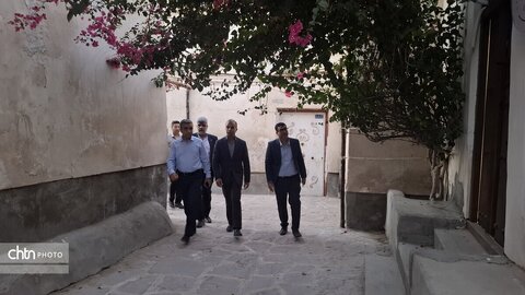 بازدید سرپرست اداره‌کل میراث‌فرهنگی هرمزگان از بافت تاریخی بندرکنگ/ تاکید بر فعال کردن زنجیره ارزش گردشگری
