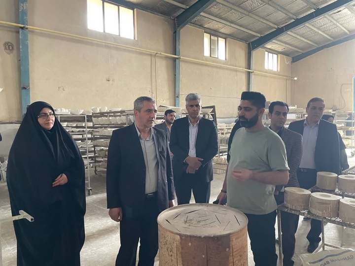 فرماندار قرچک بر حمایت از تولید و رفع موانع واحدهای تولیدی تاکید کرد