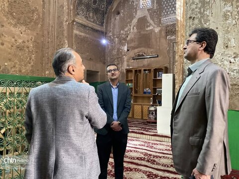 بازدید میدانی مدیرکل میراث‌فرهنگی یزد از بقعه تاریخی سید شمس‌الدین؛ تمرکز بر مرمت تزئینات نفیس و ساماندهی مرکز اسناد
