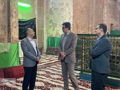 بازدید میدانی مدیرکل میراث‌فرهنگی یزد از بقعه تاریخی سید شمس‌الدین؛ تمرکز بر مرمت تزئینات نفیس و ساماندهی مرکز اسناد