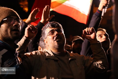 حضور حماسی و متراکم مردم در فلکه دوم تهرانپارس