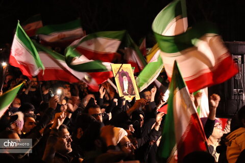 حضور حماسی و متراکم مردم در فلکه دوم تهرانپارس