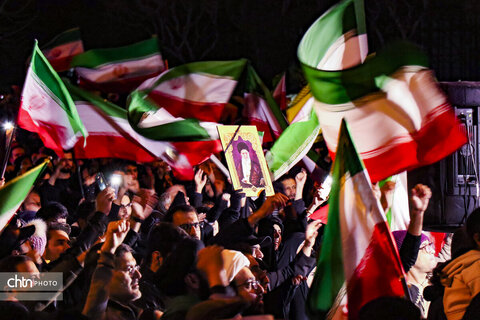 حضور حماسی و متراکم مردم در فلکه دوم تهرانپارس