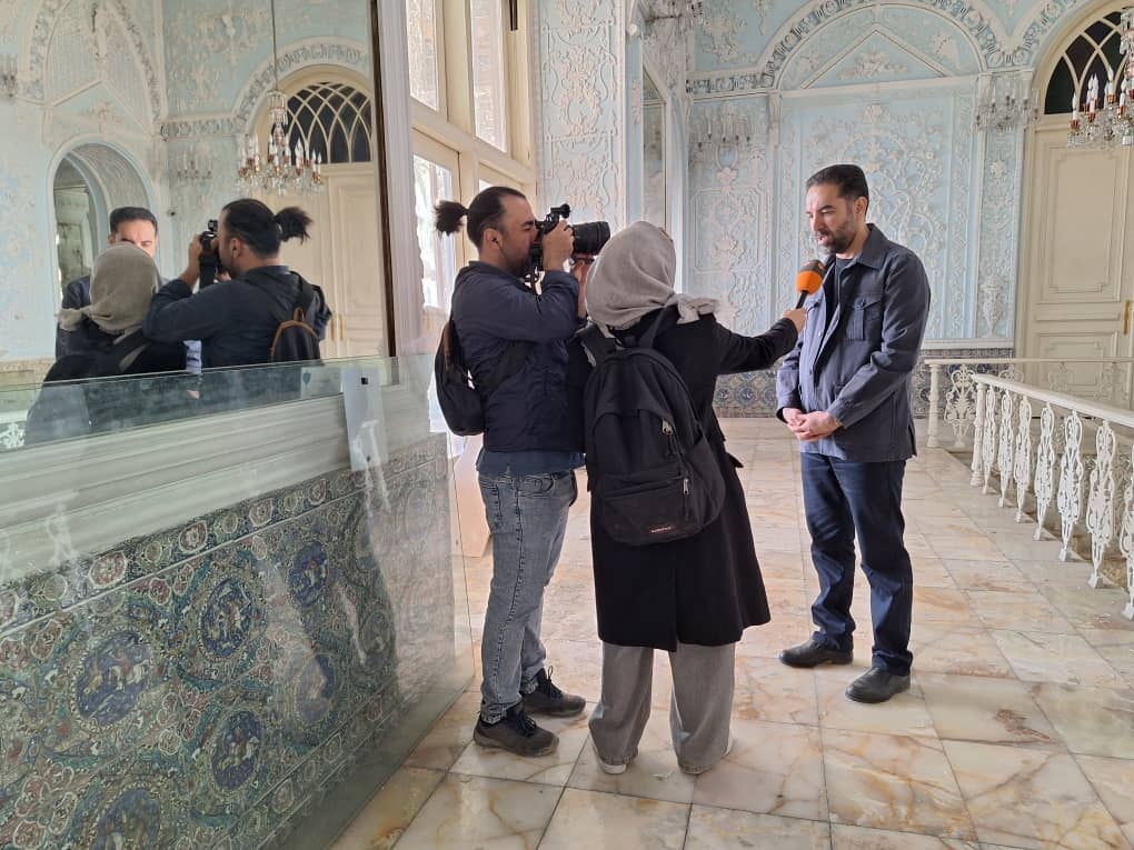 بازدید خبرنگاران رسانه‌های خارجی از کاخ گلستان پس از آسیب‌های ناشی از بمباران آمریکایی-صهیونی