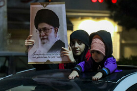 حضور حماسی کاروان خودرویی مردم در میدان نبوت تهران