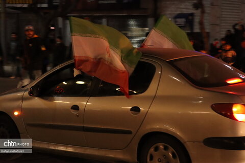 حضور حماسی کاروان خودرویی مردم در میدان نبوت تهران