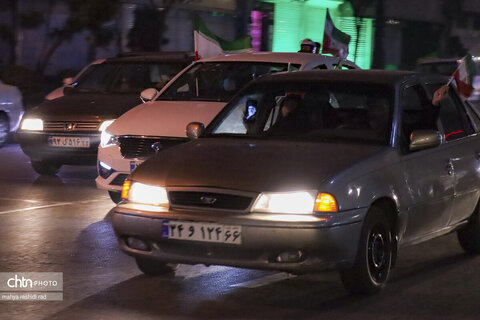 حضور حماسی کاروان خودرویی مردم در میدان نبوت تهران