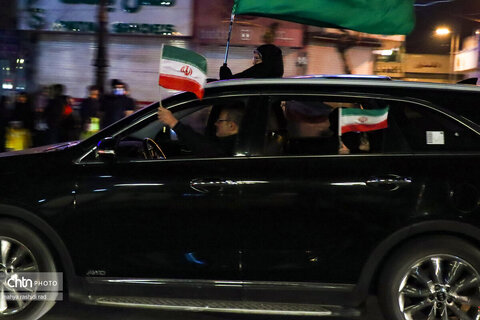 حضور حماسی کاروان خودرویی مردم در میدان نبوت تهران