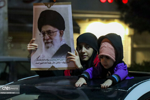 حضور حماسی کاروان خودرویی مردم در میدان نبوت تهران