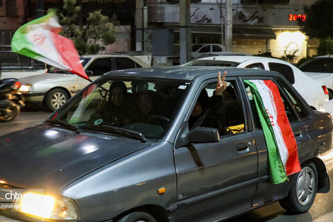 حضور حماسی کاروان خودرویی مردم در میدان نبوت تهران