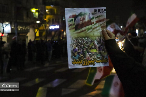 حضور حماسی کاروان خودرویی مردم در میدان نبوت تهران