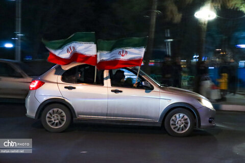 حضور حماسی کاروان خودرویی مردم در میدان نبوت تهران