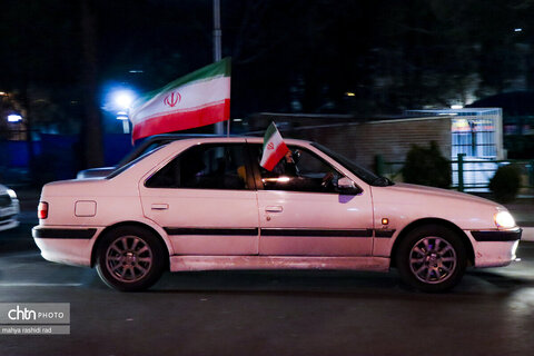 حضور حماسی کاروان خودرویی مردم در میدان نبوت تهران