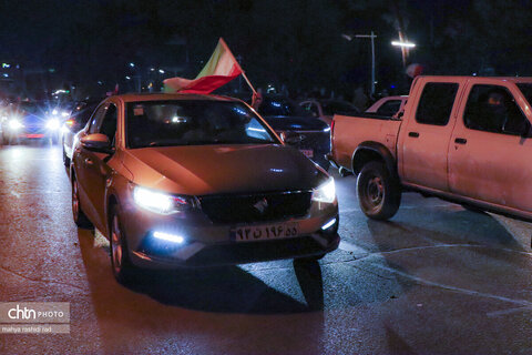 حضور حماسی کاروان خودرویی مردم در میدان نبوت تهران