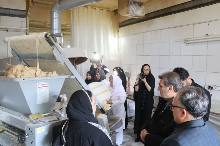 رئیس ستاد خدمات سفر استان سمنان: روند توزیع کالاهای اساسی در استان مطلوب بوده و جای هیچگونه نگرانی برای مردم وجود ندارد