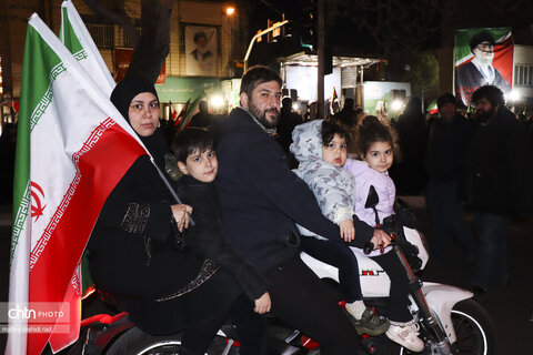 تجمع پرشور عزاداران شهادت رهبری در پیروزی-چهارراه کوکا