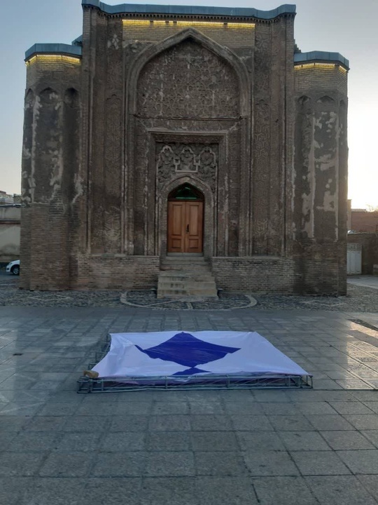 نصب نشان «سپر آبی» در محوطه موزه‌ها و اماکن تاریخی همدان 