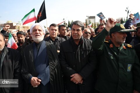 حضور مردم در صحنه مهم‌ترین عامل شکست دشمن است/با وحدت و انسجام مسیر دفاع از انقلاب را ادامه می‌دهیم