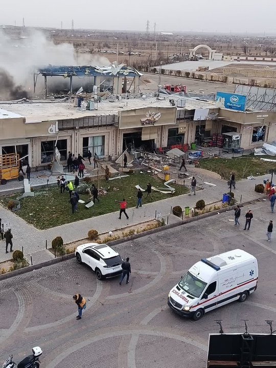 در حمله تروریستی به مجتمع گردشگری پاسارگاد ابهر، ۱۷ هم‌وطن به شهادت رسیدند/ پل تقاطع آزادراه زنجان–قزوین تخریب شد