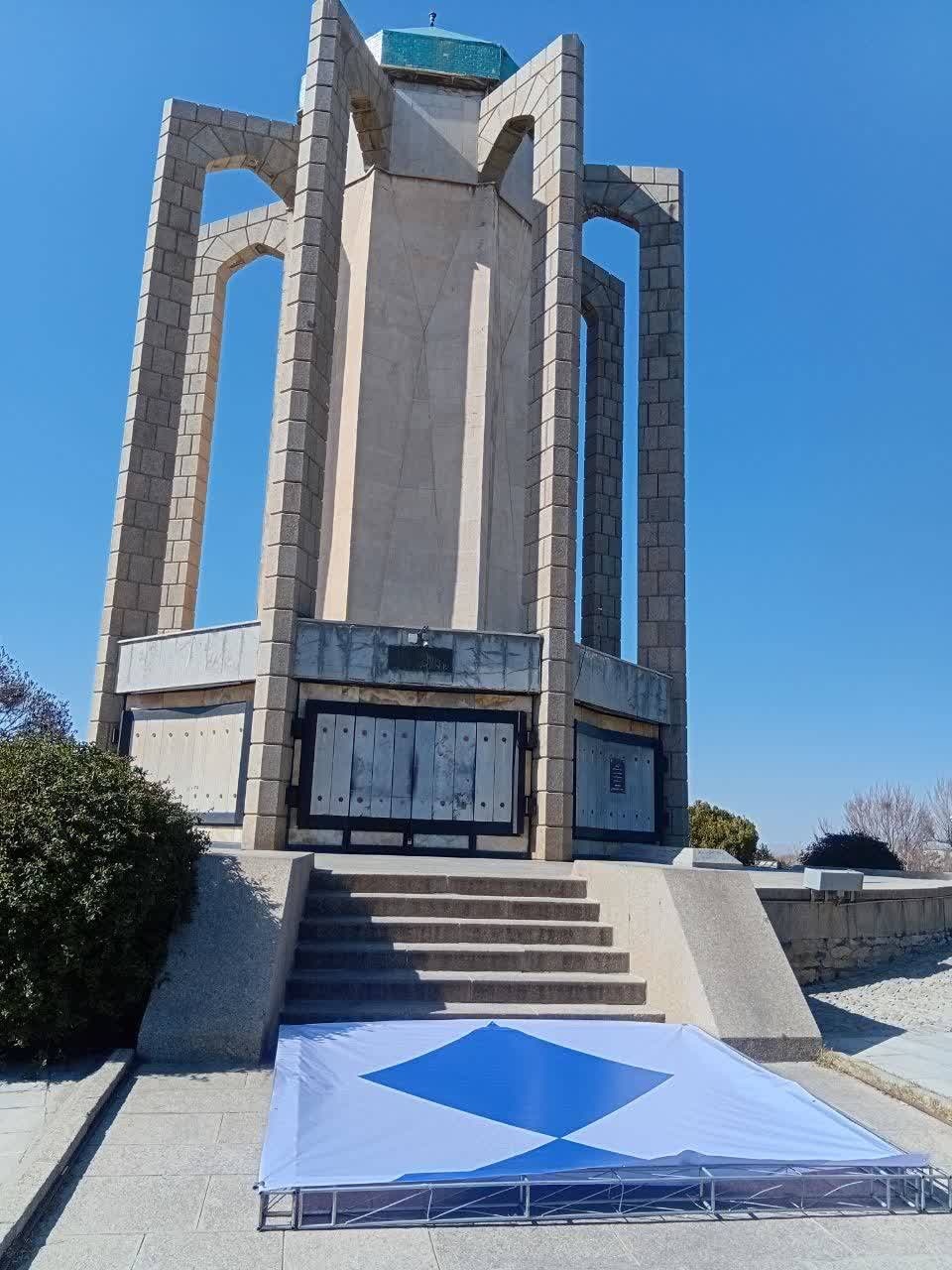 نصب نشان «سپر آبی» در محوطه موزه‌ها و اماکن تاریخی همدان&nbsp;