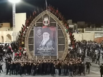 تجدید میثاقِ نخل و بیرق در اردکان؛ تشییع نمادین امامِ شهیدِ انقلاب بر دستان مردم یزد